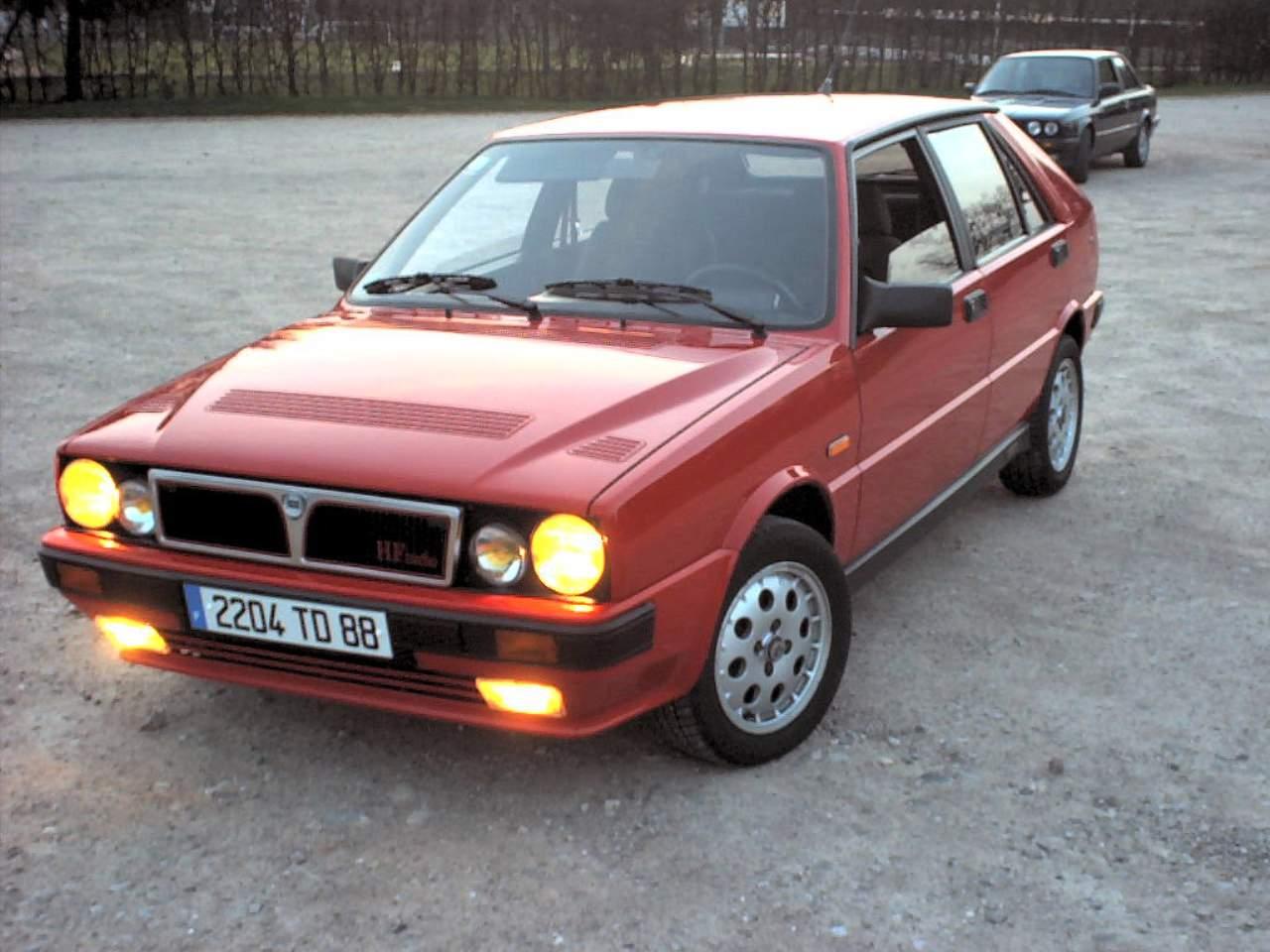 Fotky: Lancia Delta HF Turbo (foto, obrazky)