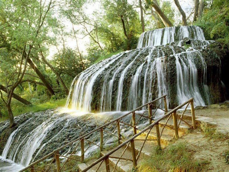 Foto: Rolling Waterfall, Monasterio De Piedra, Zaragoza Province, Spain