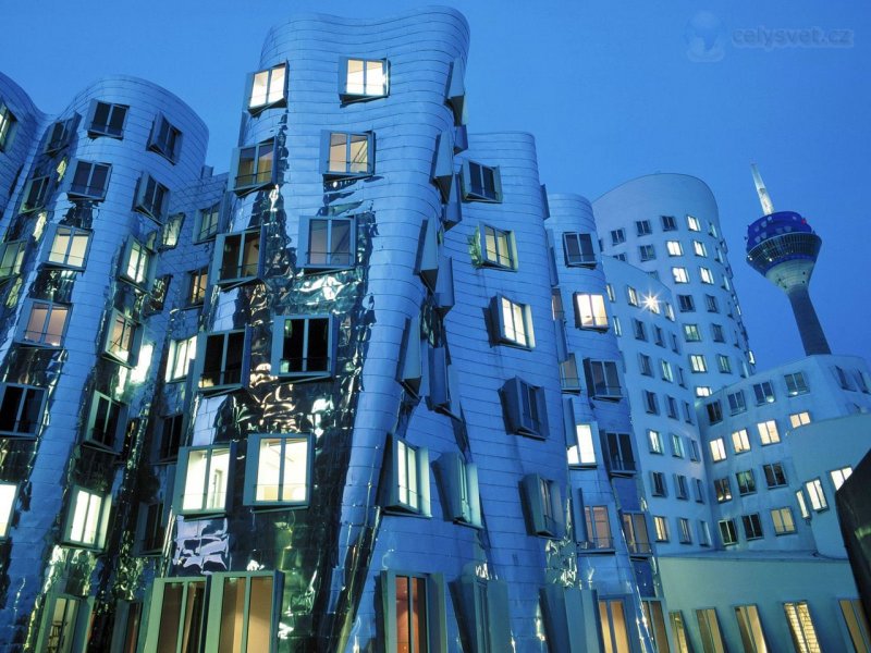 Foto: Media Harbour At Dusk, Dusseldorf, Germany